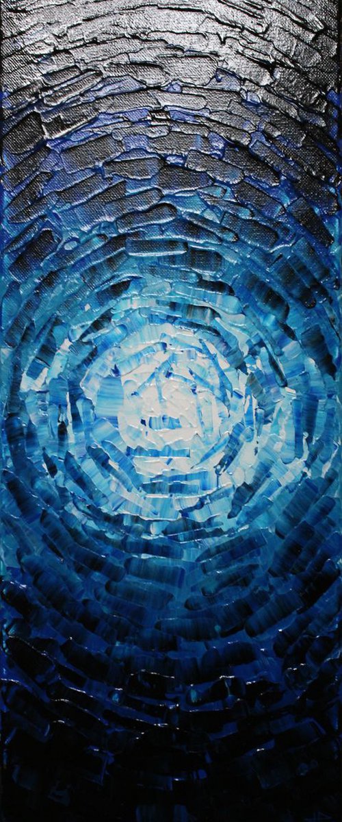 Bluish luminescent shine by Jonathan Pradillon