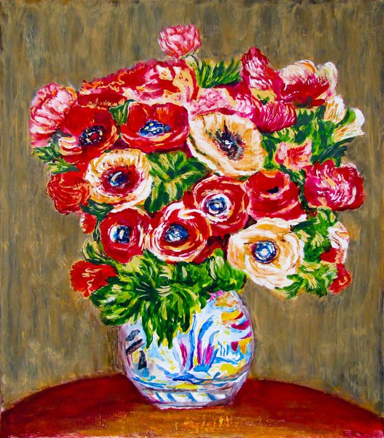 Bouquet of anemones in the vase