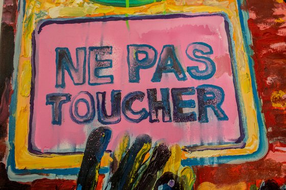 Ne pas toucher  (Do not touch)