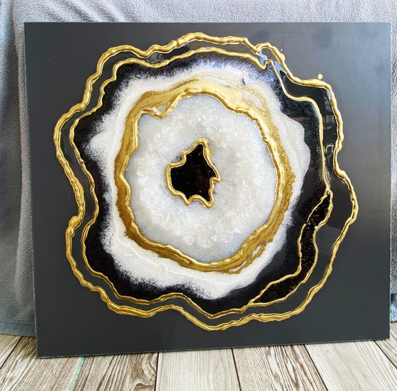 Agate geode Gold, White, Black, Gray