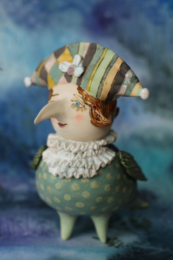 Nosy bird. Ceramic sculpture