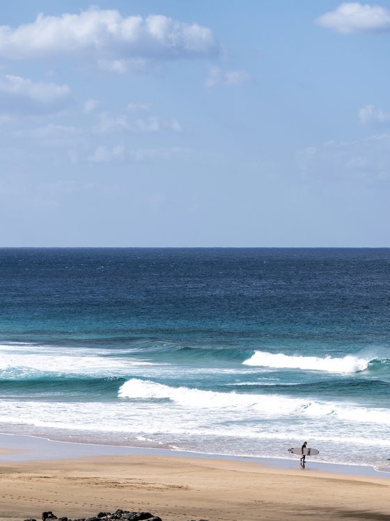 BETWEEN SAND AND SEA