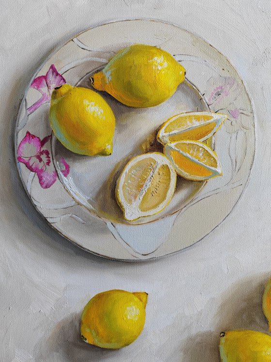 Lemon fruit on porcelain plate