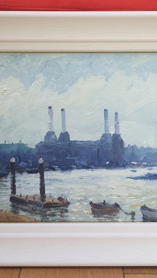 London Battersea and the Thames by Roberto Ponte
