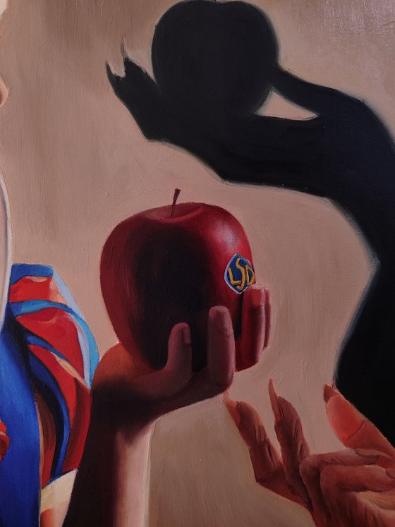 Snow White tries the magic apple!