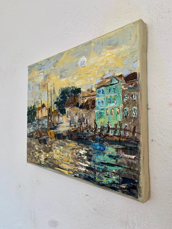 Full Moon in the City