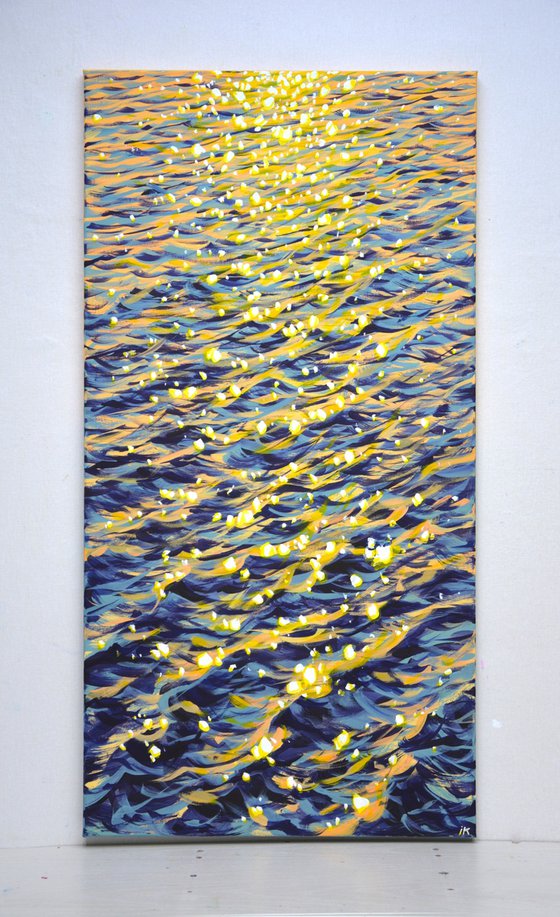 Sunset. Glare on the water.