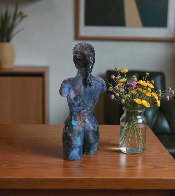 Woman, sculpture made in clay