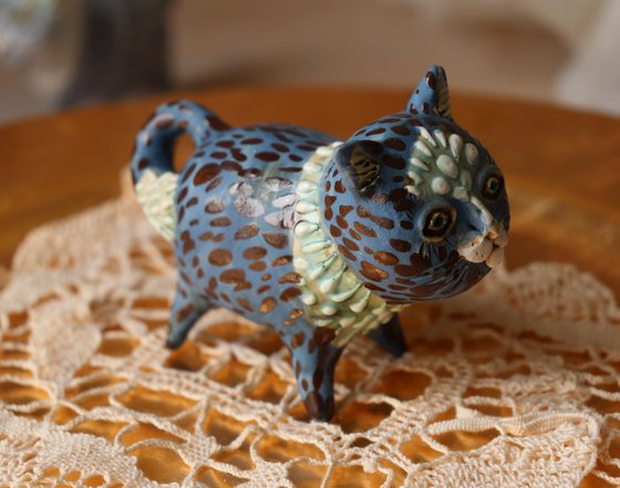 Blue Pussycat. Tiny sculpture by Elya Yalonetski