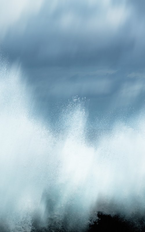 Strong breaking waves by Karim Carella