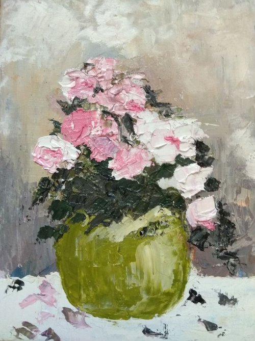 Floral arrangement with pink roses by Maria Karalyos