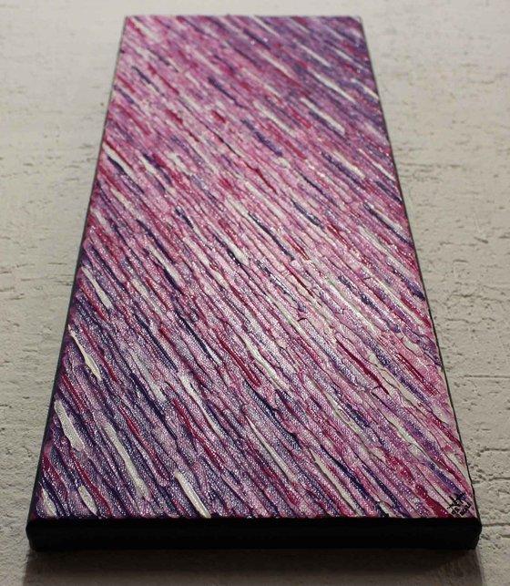 White pink violet knife texture