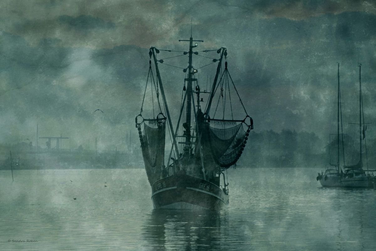 Coming Home at Dawn - Canvas 90 x 60 cm by Sandra Roeken