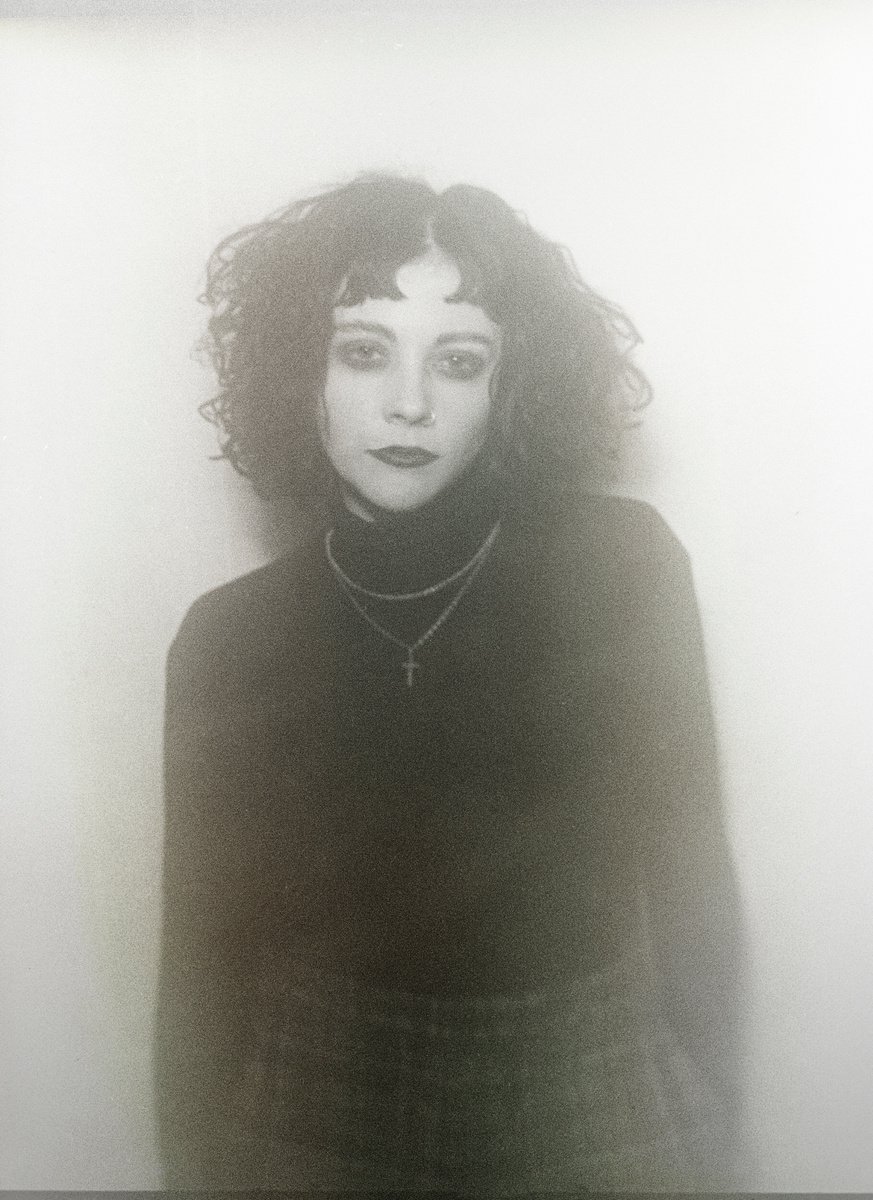 Pale Waves - Heather Baron-Gracie by Martin Thompson