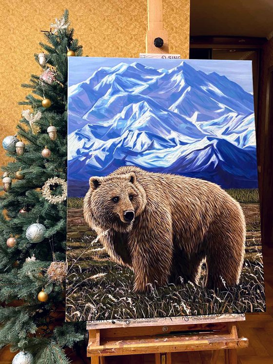 Brown Bear. Mountains- wild life / wild animal / animalism