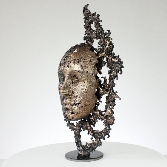 A tear 52-21 - Face sculpture bronze steel