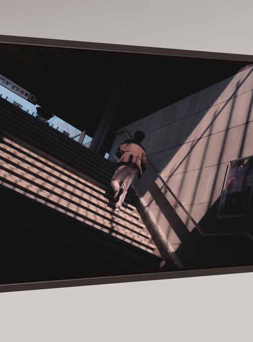 Dans le Coin de la Lumière by Hyun De Grande