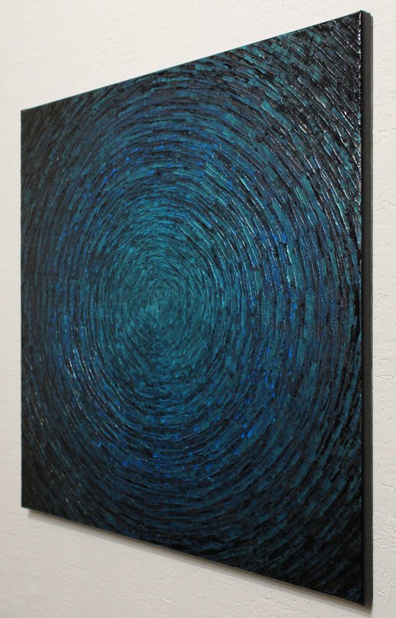 Iridescent blue-grey shine