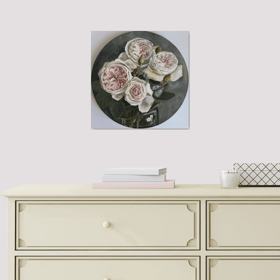 Pink roses round still life