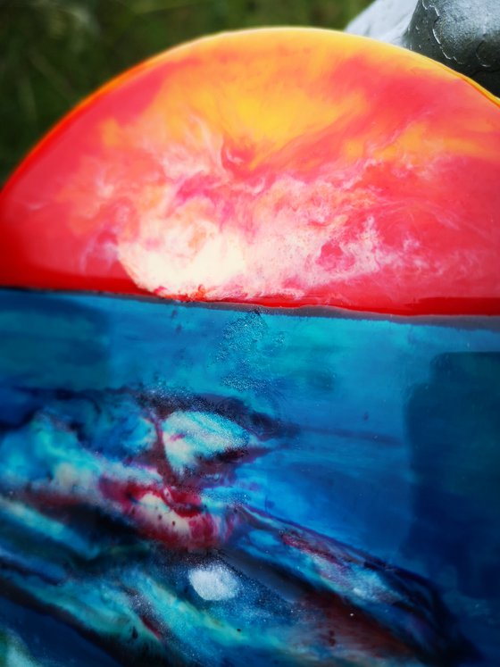 Sunset over the sea - small red and blue resin painting, 15x15x1 cm