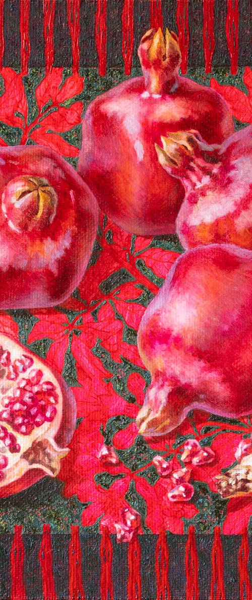 Pomegranates on flowers pattern shawl by Mariia Meltsaeva