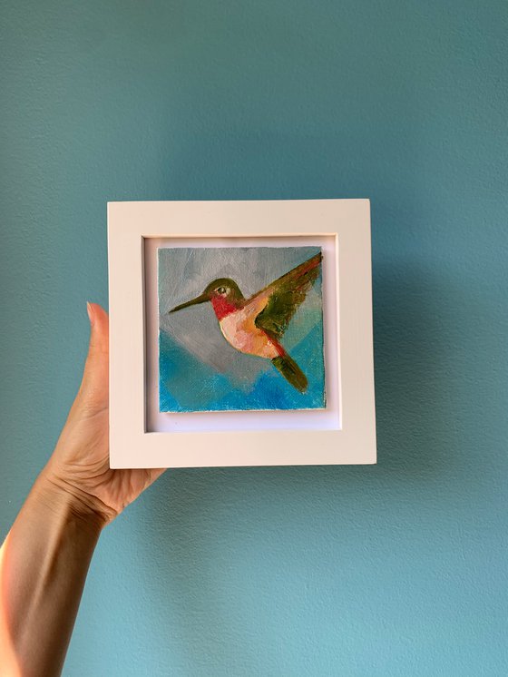 Hummingbird flying moment