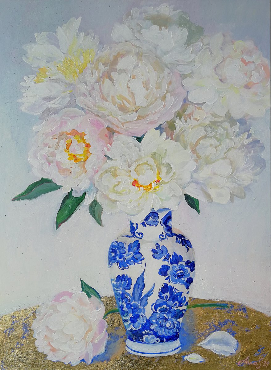 Peonies in Chinese vase by Anna Silabrama