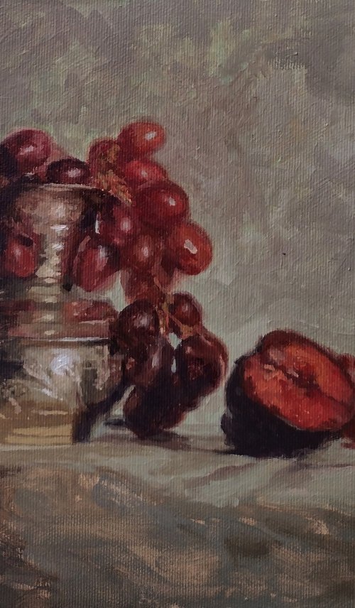 Red Grapes by Radosveta Zhelyazkova
