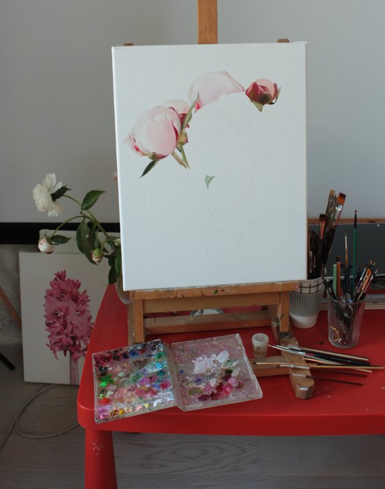 Small bouquet of pink peonies