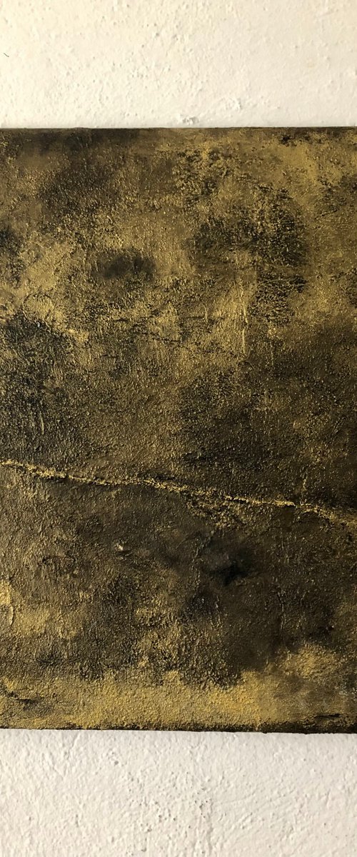 The golden thread by Ilaria Dessí