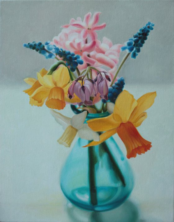 Small bouquet with daffodils and hyacinths
