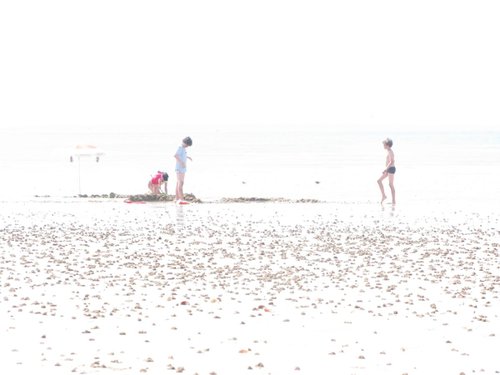 Les trois enfants à la plage by Elisabeth Blanchet