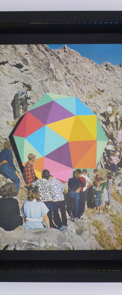 Look here! A colourful sphere. by Paper Draper