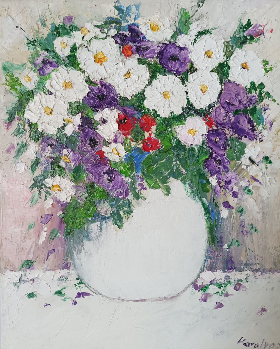 Flowers in a white vase by Maria Karalyos