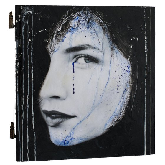 "The blues in your eyes" (artwork on closet door) (45x43x2,5 cm) - Unique portrait on closet door (abstract, figurative, gold, original, resin, beeswax, painting, 3D, closet door, wood)