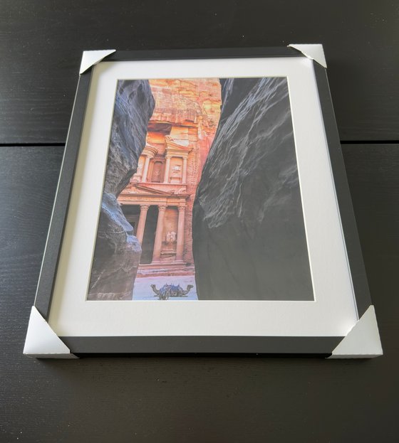 THE GLIMPSE OF PETRA