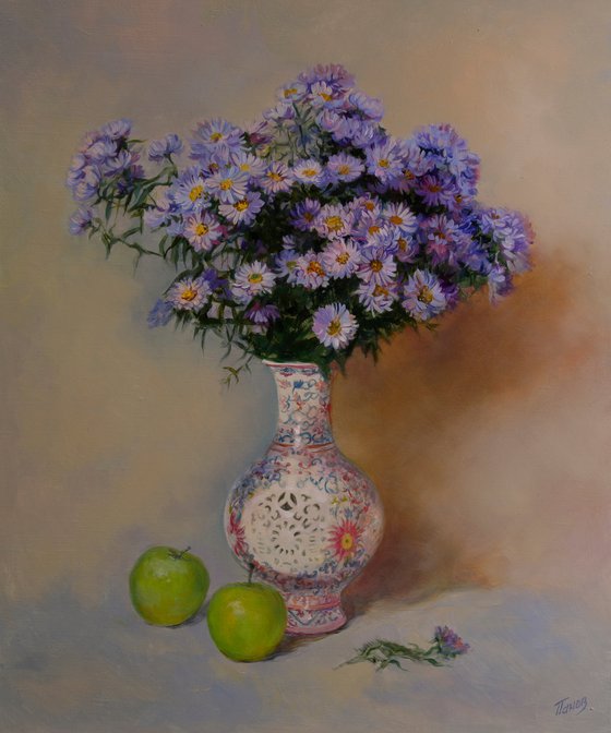 Flower bouqet in chinese vase