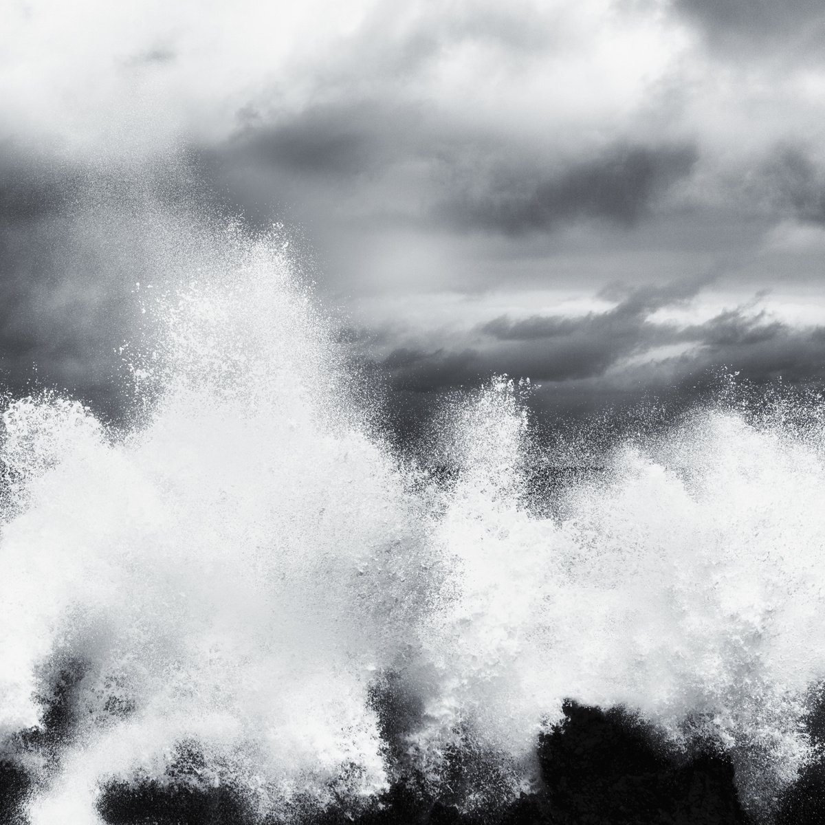 Breaking waves by Karim Carella