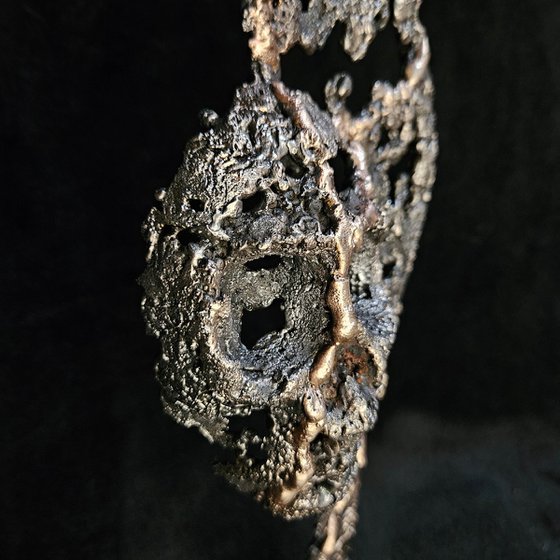 Flame skull 90-23 - Skull on flame metal sculpture