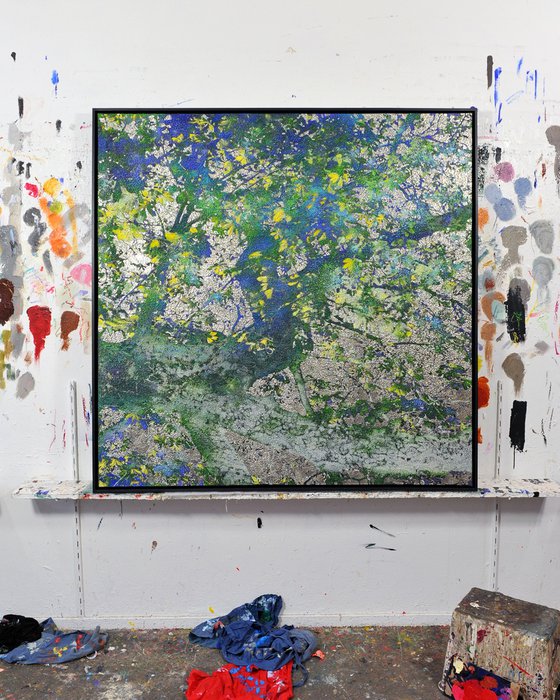 Yellow, green, blue & silver Chestnut.