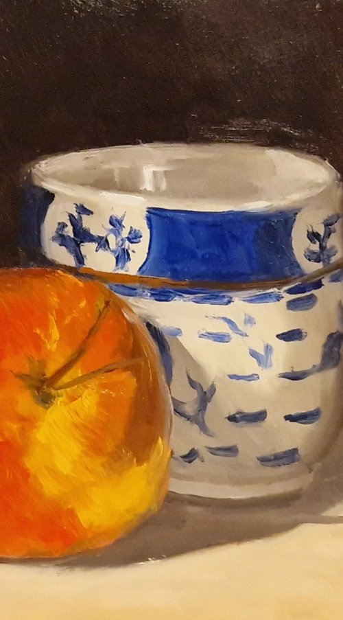 Apple and blue pot by José DAOUDAL