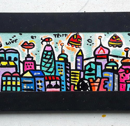 Oblong London by Maria Luisa  Azzini