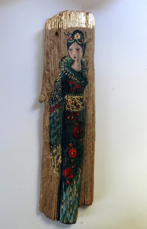 Driftwood painting, geisha with kimono. Kim Satin