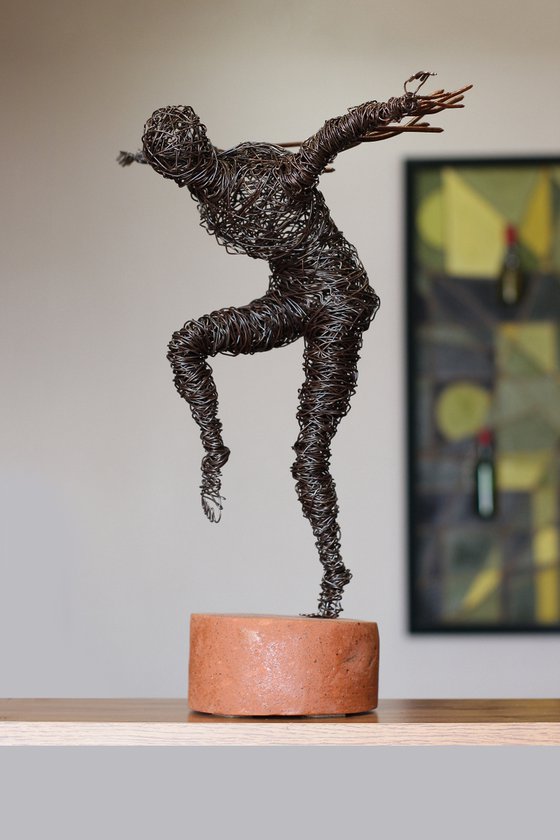 Soaring (46x17x37 3.2kg iron, tufa)