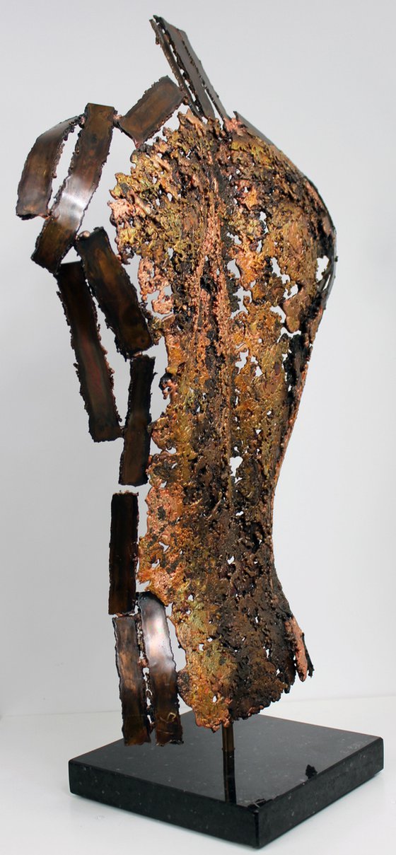 Kouros It's not me - Back bronze sculpture