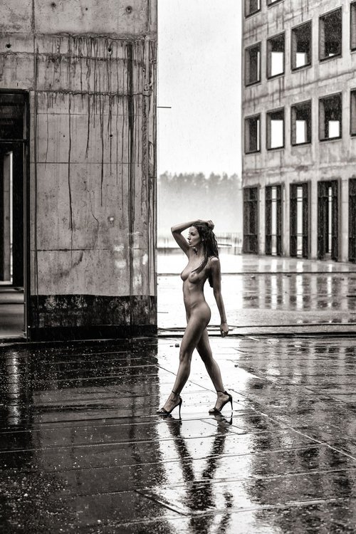 Rainy days I. - Art Nude by Peter Zelei