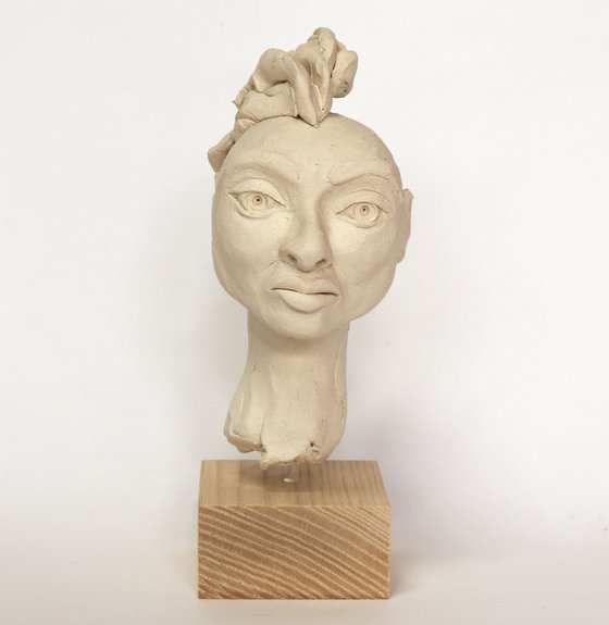 Vix: ceramic portrait sculpture