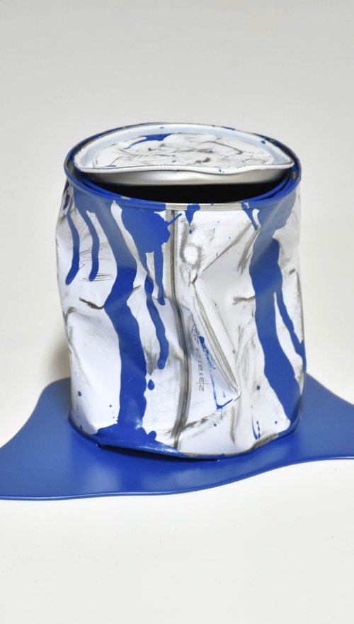 Le vieux pot de peinture bleu by Yannick Bouillault