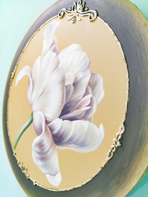 Painting on a round subframe, oil acrylic on a tulip canvas.