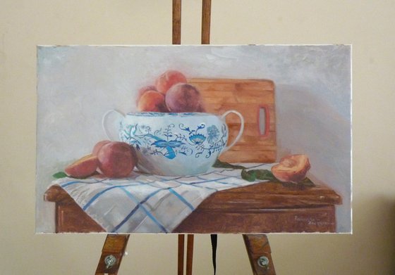 Peaches in a porcelain bowl